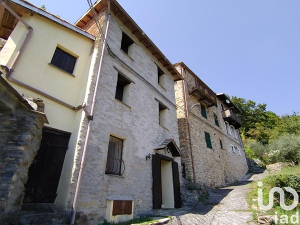 casa indipendente in vendita a Rezzo