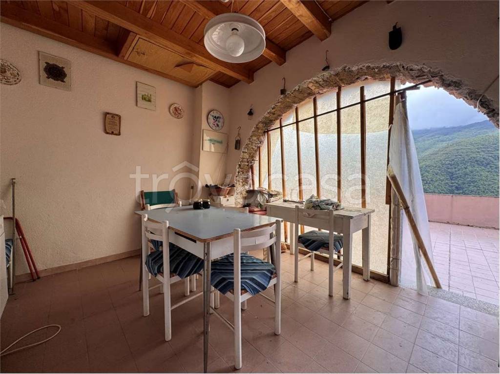 casa indipendente in vendita a Rezzo in zona Cenova