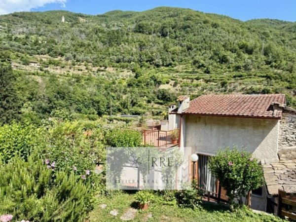 casa semindipendente in vendita a Rezzo in zona Lavina