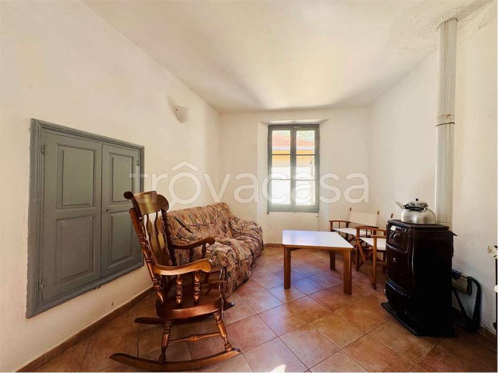 appartamento in vendita a Rezzo in zona Lavina