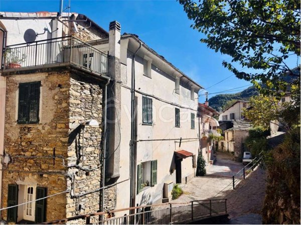 appartamento in vendita a Rezzo in zona Lavina