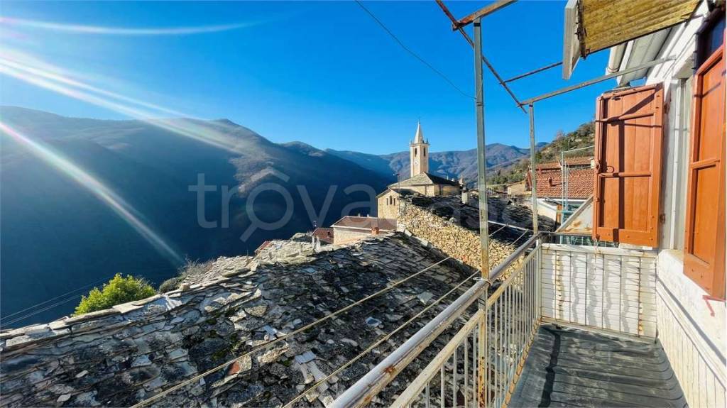 casa indipendente in vendita a Rezzo in zona Cenova