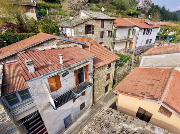 casa indipendente in vendita a Rezzo in zona Cenova
