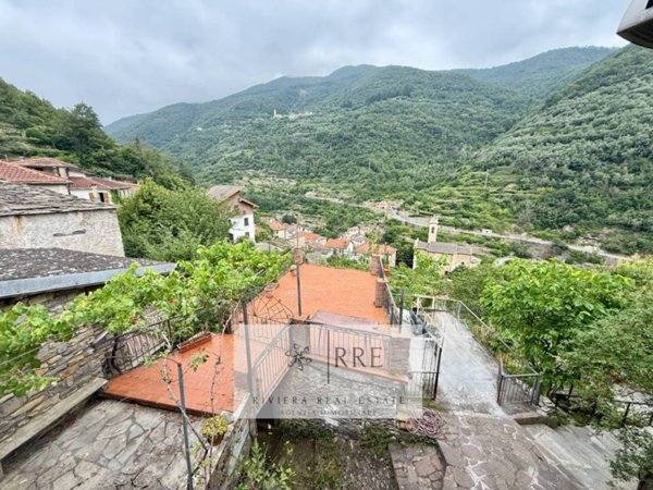 casa indipendente in vendita a Rezzo in zona Lavina