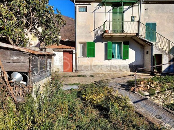 appartamento in vendita a Rezzo in zona Cenova