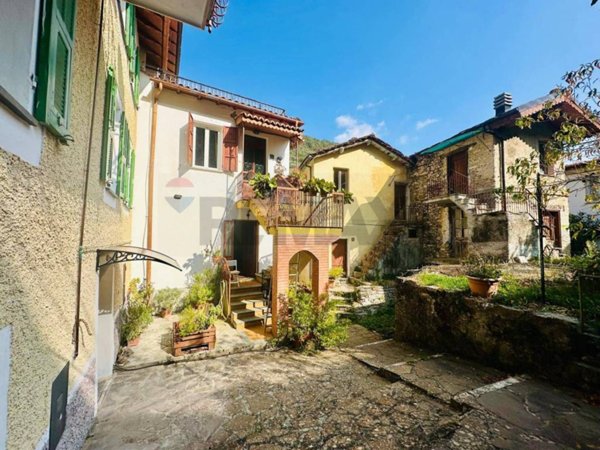 appartamento in vendita a Rezzo in zona Lavina