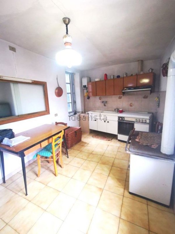 appartamento in vendita a Rezzo in zona Cenova