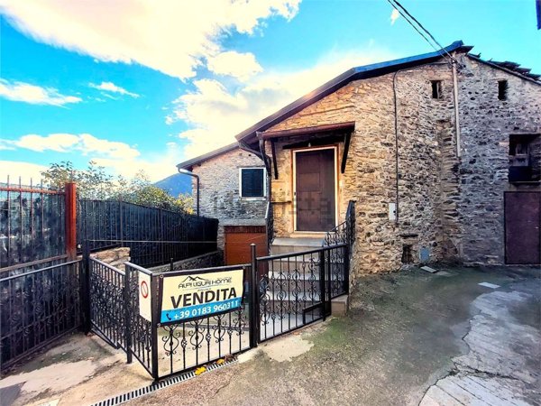 casa indipendente in vendita a Rezzo