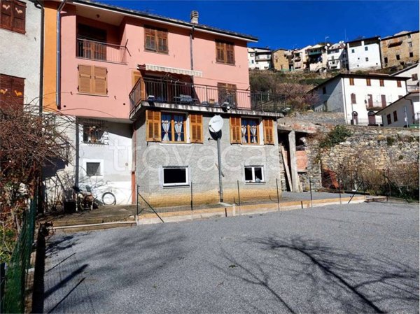 casa indipendente in vendita a Rezzo