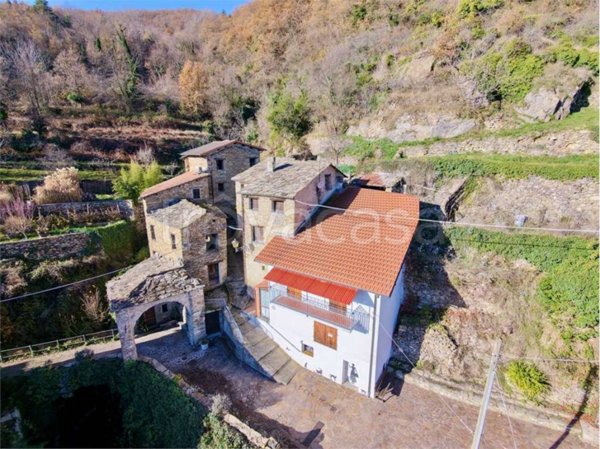 casa indipendente in vendita a Rezzo in zona Cenova