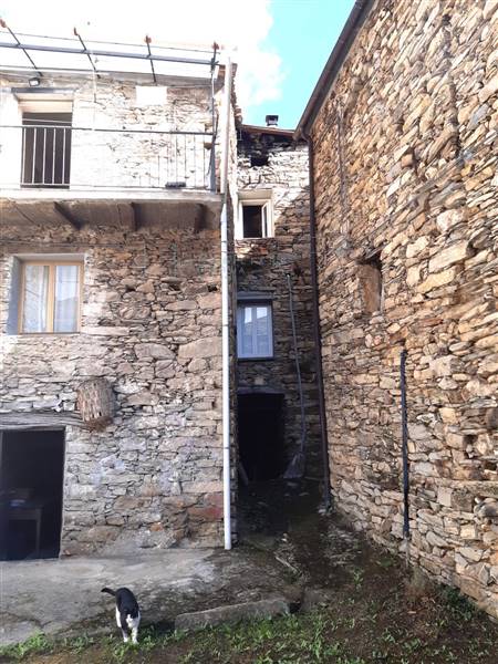 casa indipendente in vendita a Rezzo in zona Cenova