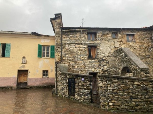 casa indipendente in vendita a Rezzo