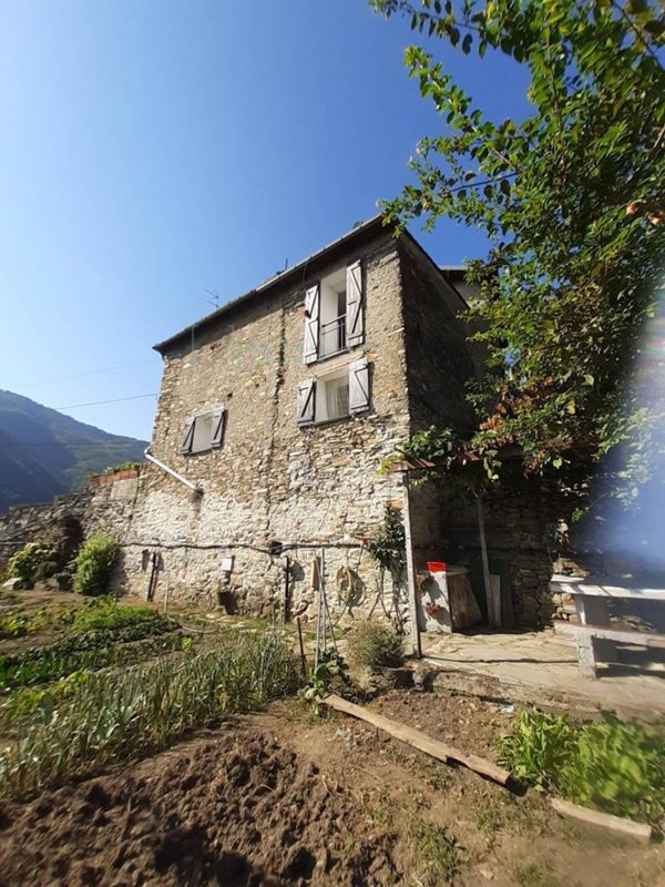 casa indipendente in vendita a Rezzo