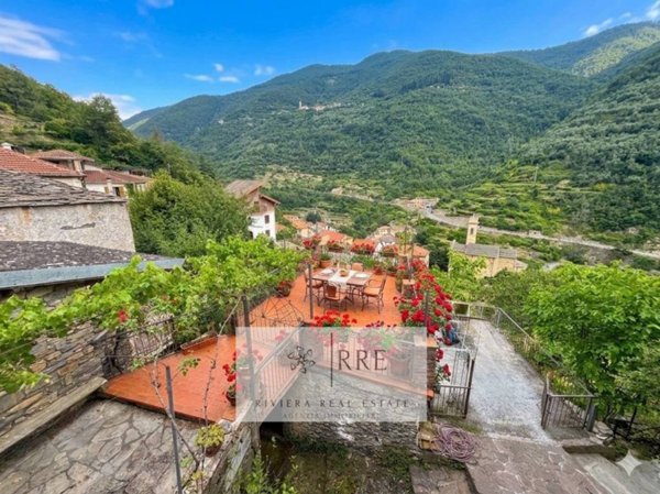 casa indipendente in vendita a Rezzo in zona Lavina