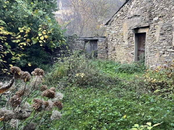 casa indipendente in vendita a Rezzo