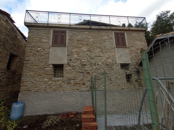 casa indipendente in vendita a Rezzo
