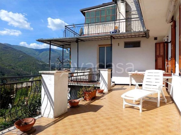 appartamento in vendita a Rezzo in zona Cenova