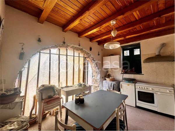 casa indipendente in vendita a Rezzo in zona Cenova