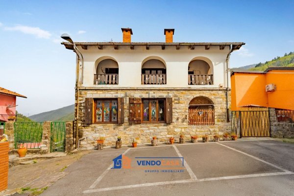 casa indipendente in vendita a Rezzo in zona Lavina