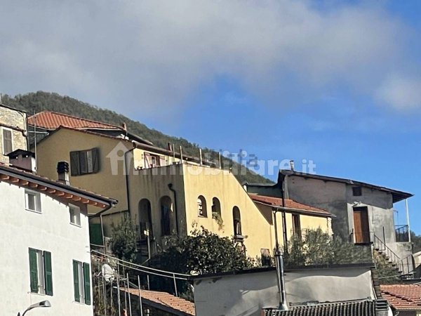 appartamento in vendita a Rezzo in zona Cenova
