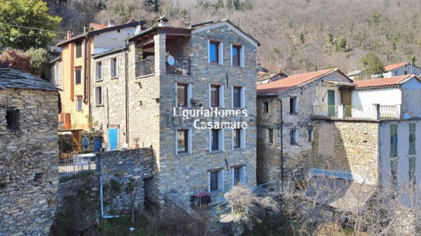 casa indipendente in vendita a Rezzo in zona San Bernardo