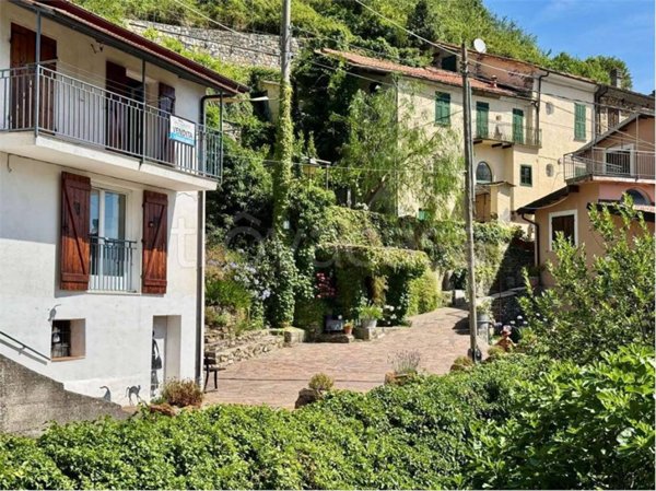 casa indipendente in vendita a Rezzo