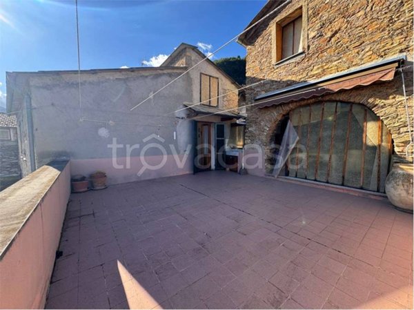 casa indipendente in vendita a Rezzo in zona Cenova