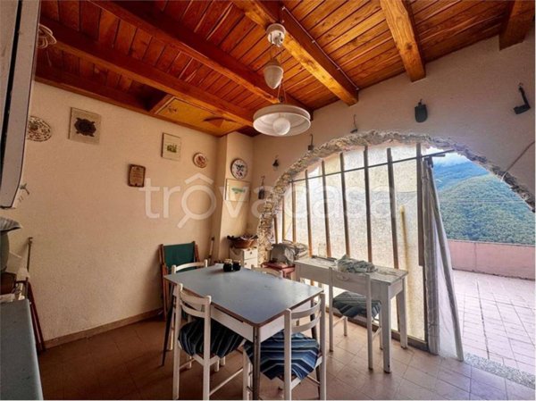 casa indipendente in vendita a Rezzo in zona Cenova