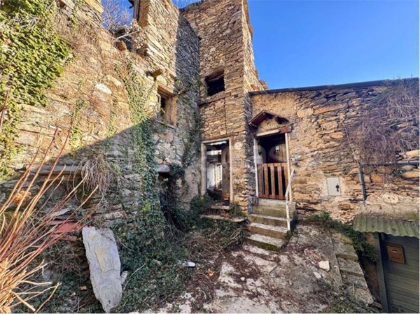 casa indipendente in vendita a Rezzo