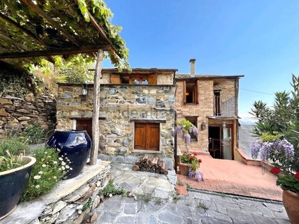 casale in vendita a Rezzo