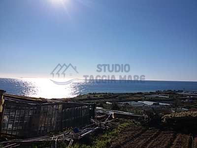 locale di sgombero in vendita a Riva Ligure