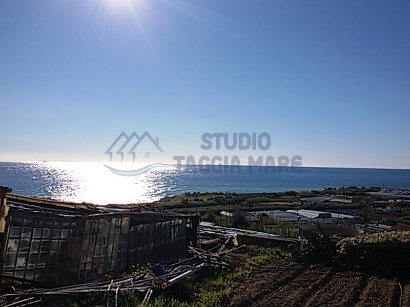 terreno edificabile in vendita a Riva Ligure