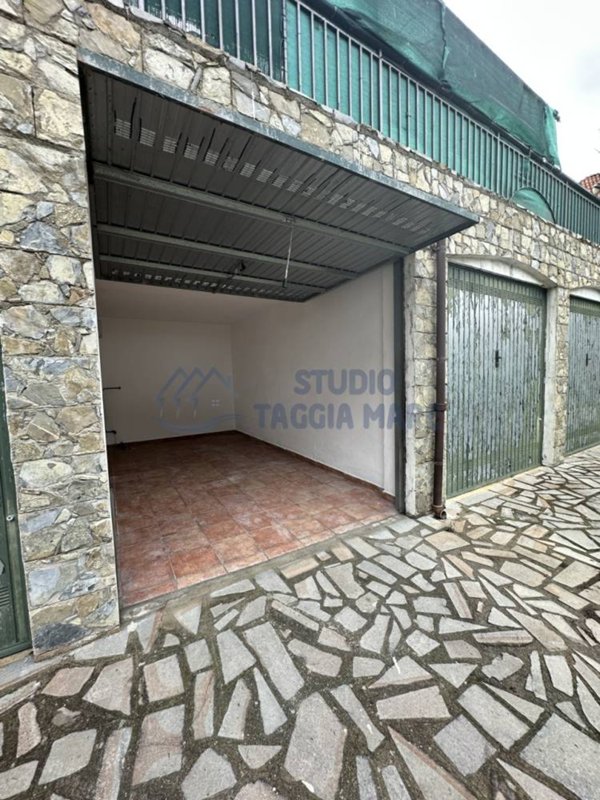 locale di sgombero in vendita a Riva Ligure in zona Casai