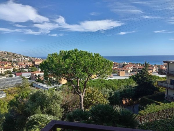 appartamento in vendita a Riva Ligure in zona Grange