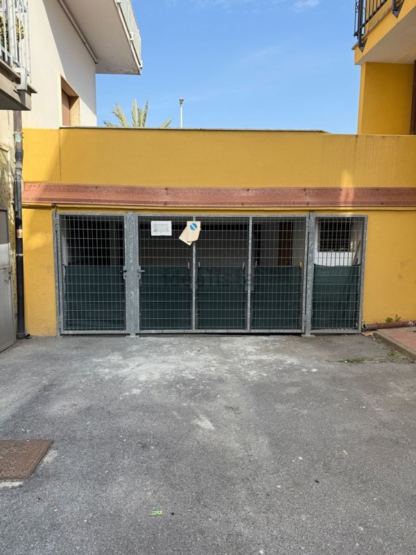 locale di sgombero in vendita a Riva Ligure