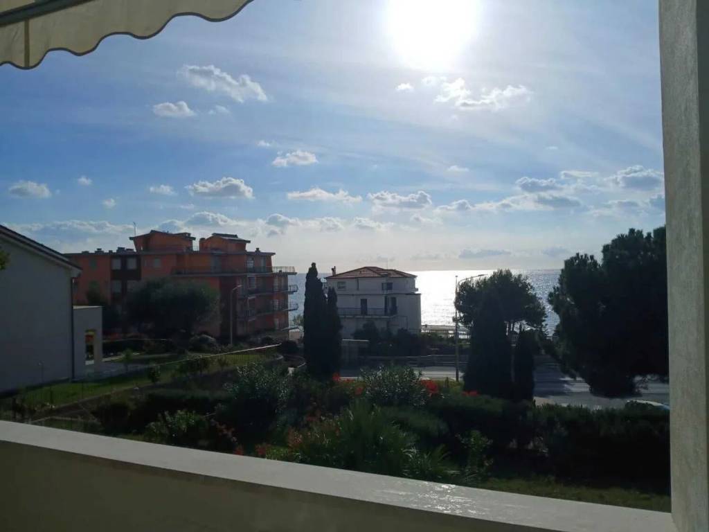 appartamento in vendita a Riva Ligure in zona Grange