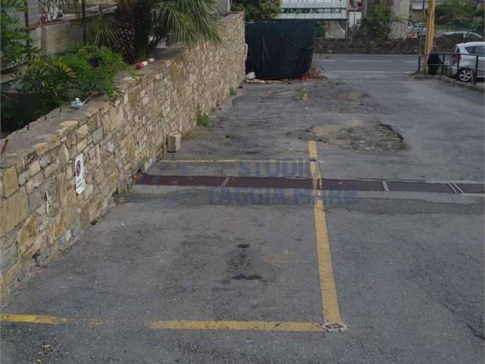 locale di sgombero in vendita a Riva Ligure
