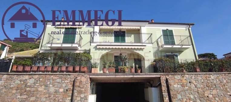 intera palazzina in vendita a Riva Ligure in zona Casai