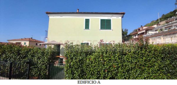 intera palazzina in vendita a Riva Ligure in zona Casai