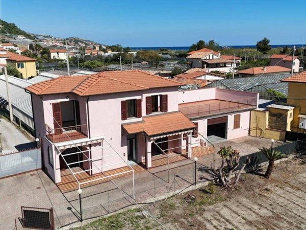 casa indipendente in vendita a Riva Ligure