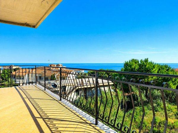 appartamento in vendita a Riva Ligure in zona Casai