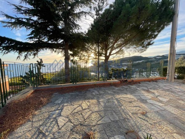 casa indipendente in vendita a Riva Ligure