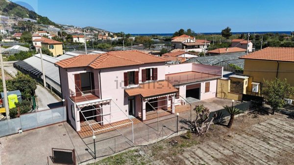 casa indipendente in vendita a Riva Ligure in zona Prai