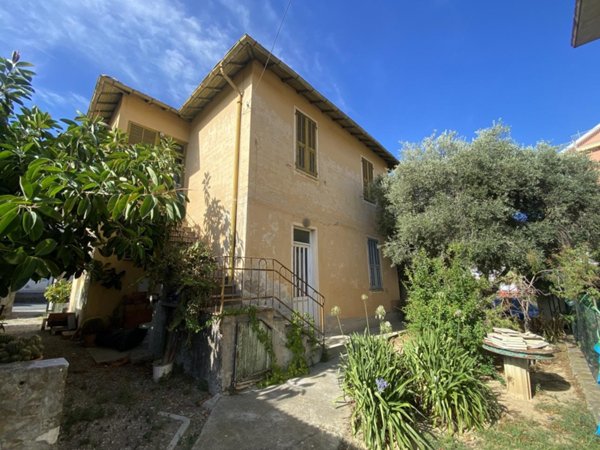 casa indipendente in vendita a San Bartolomeo al Mare