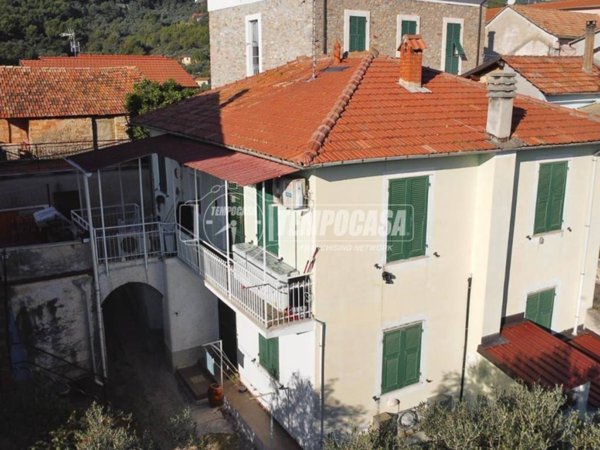 casa indipendente in vendita a San Bartolomeo al Mare in zona Pairola