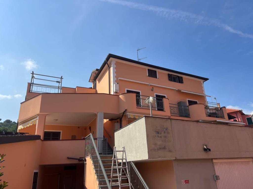 appartamento in vendita a San Bartolomeo al Mare in zona Pairola