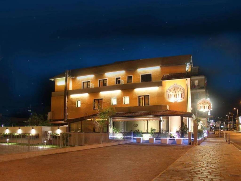 intera palazzina in vendita a San Bartolomeo al Mare