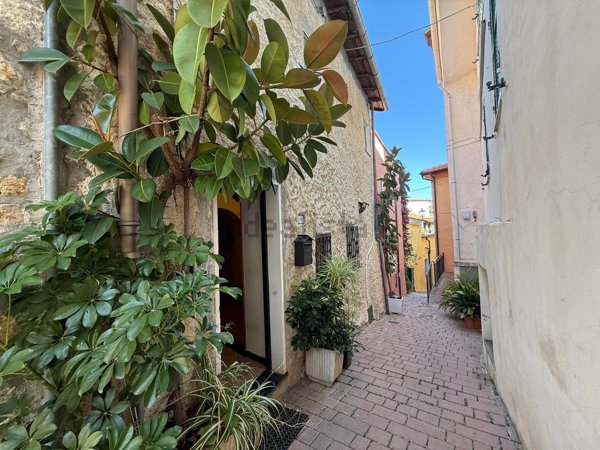 casa indipendente in vendita a San Bartolomeo al Mare in zona Pairola