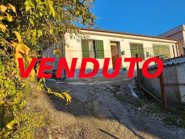 casa indipendente in vendita a San Bartolomeo al Mare
