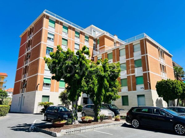 locale commerciale in vendita a San Bartolomeo al Mare